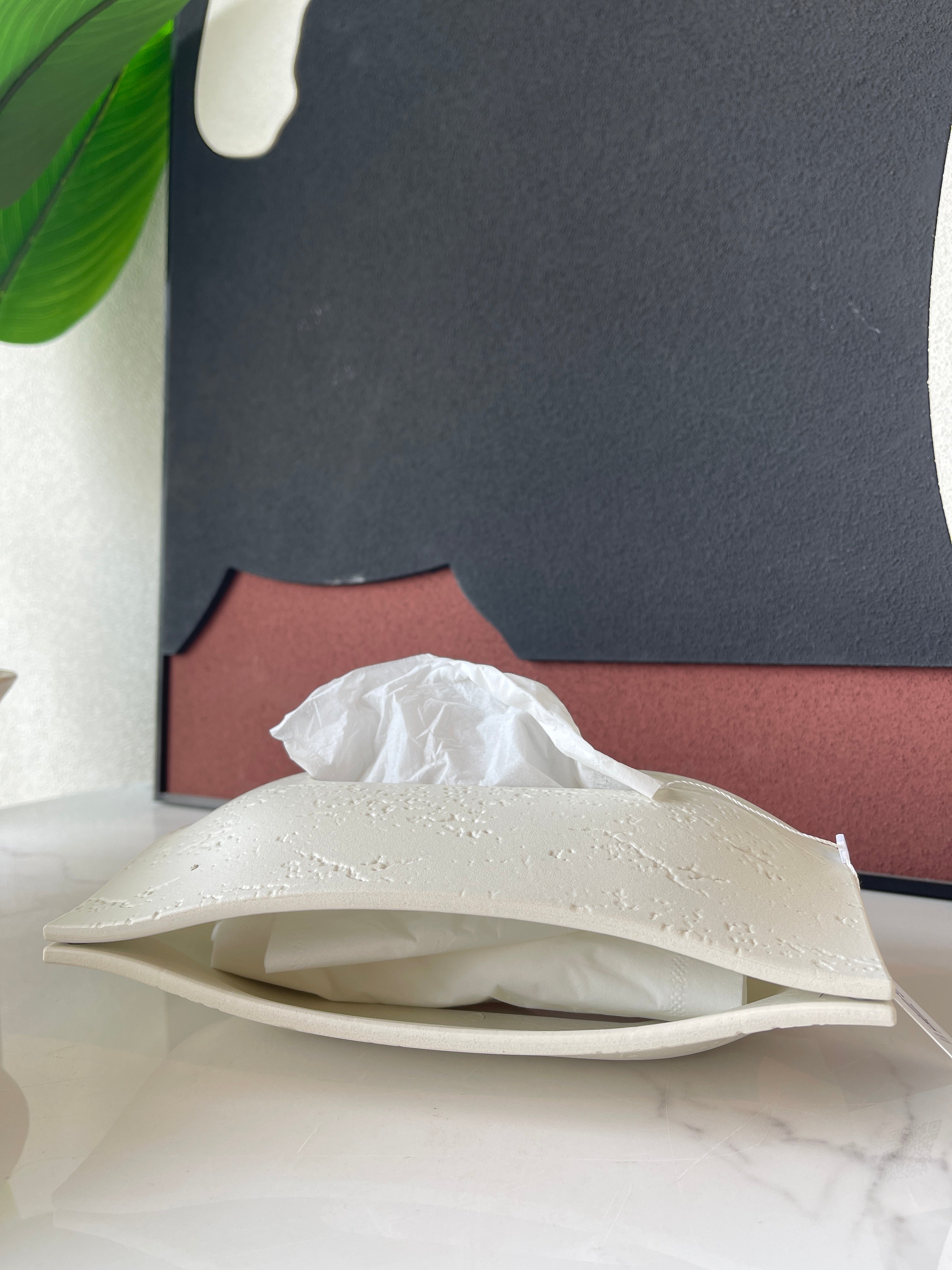 Tissue box