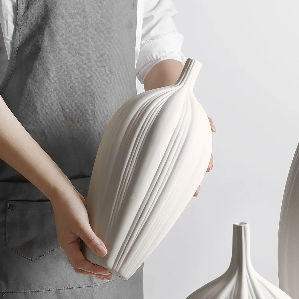 A garlic vase set