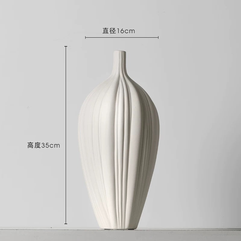 A garlic vase set